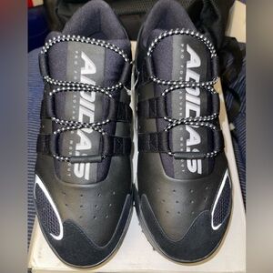 Adidas AW Wang body Run Black & White Men's Sneakers Size 7 NWT